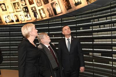 President Duda and the First Lady of Poland with Szewach Weiss, former Israeli Ambassador to Poland and former Chairman of the Yad Vashem Council (center), in the Hall of Names